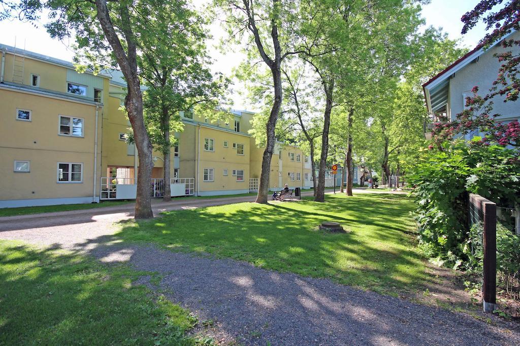Majoitushuoneisto Tuomipuisto Apartment Наантали Екстериор снимка