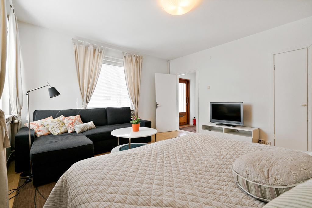 Majoitushuoneisto Tuomipuisto Apartment Наантали Екстериор снимка