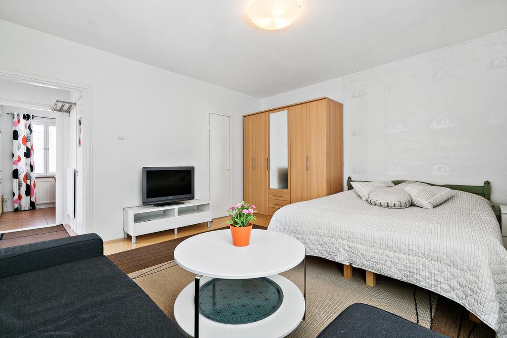 Majoitushuoneisto Tuomipuisto Apartment Наантали Екстериор снимка