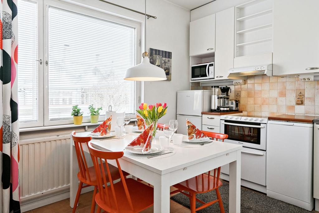 Majoitushuoneisto Tuomipuisto Apartment Наантали Екстериор снимка