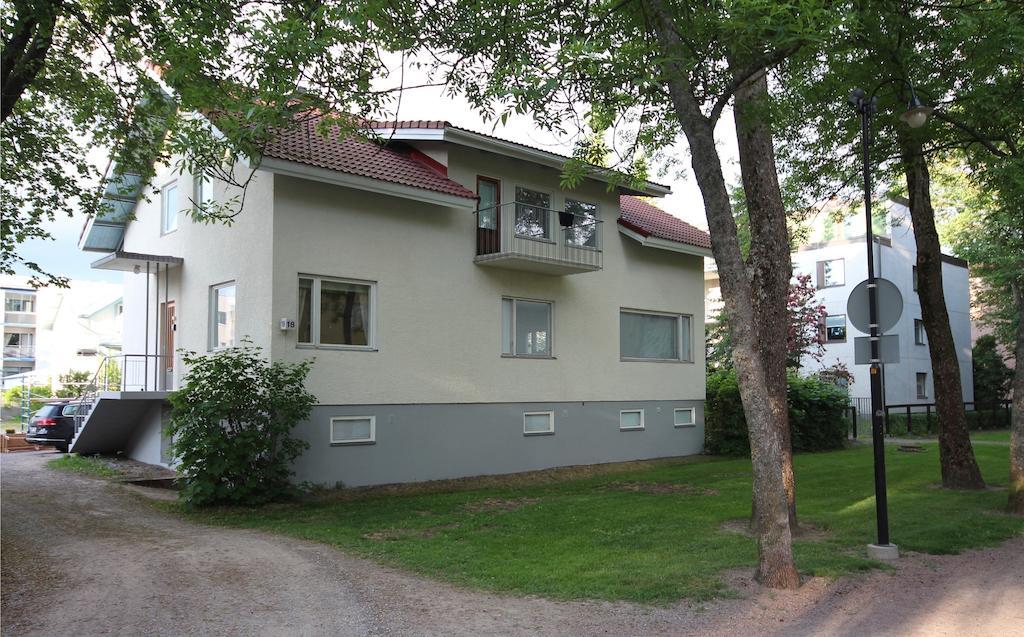Majoitushuoneisto Tuomipuisto Apartment Наантали Екстериор снимка
